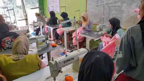 Siswa MA Barokatul Qodiri Gelar Bakti Sosial dan Pengajian Akbar di Bulan Maulid